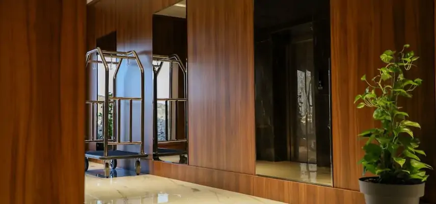 E hotel image
